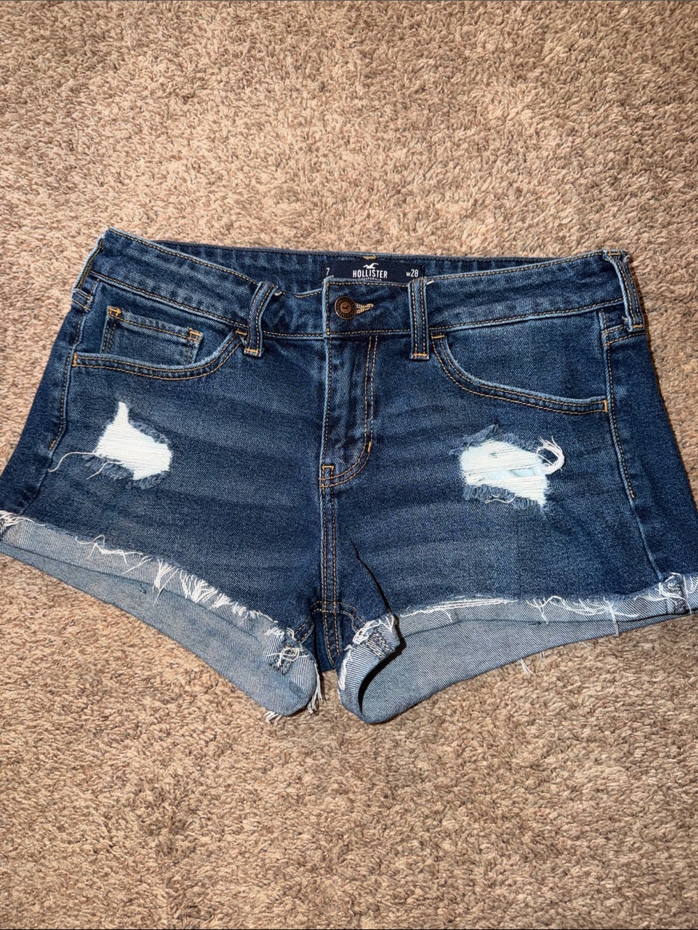 Hollister Low Rise Boyfriend shorts 3” size 7/28